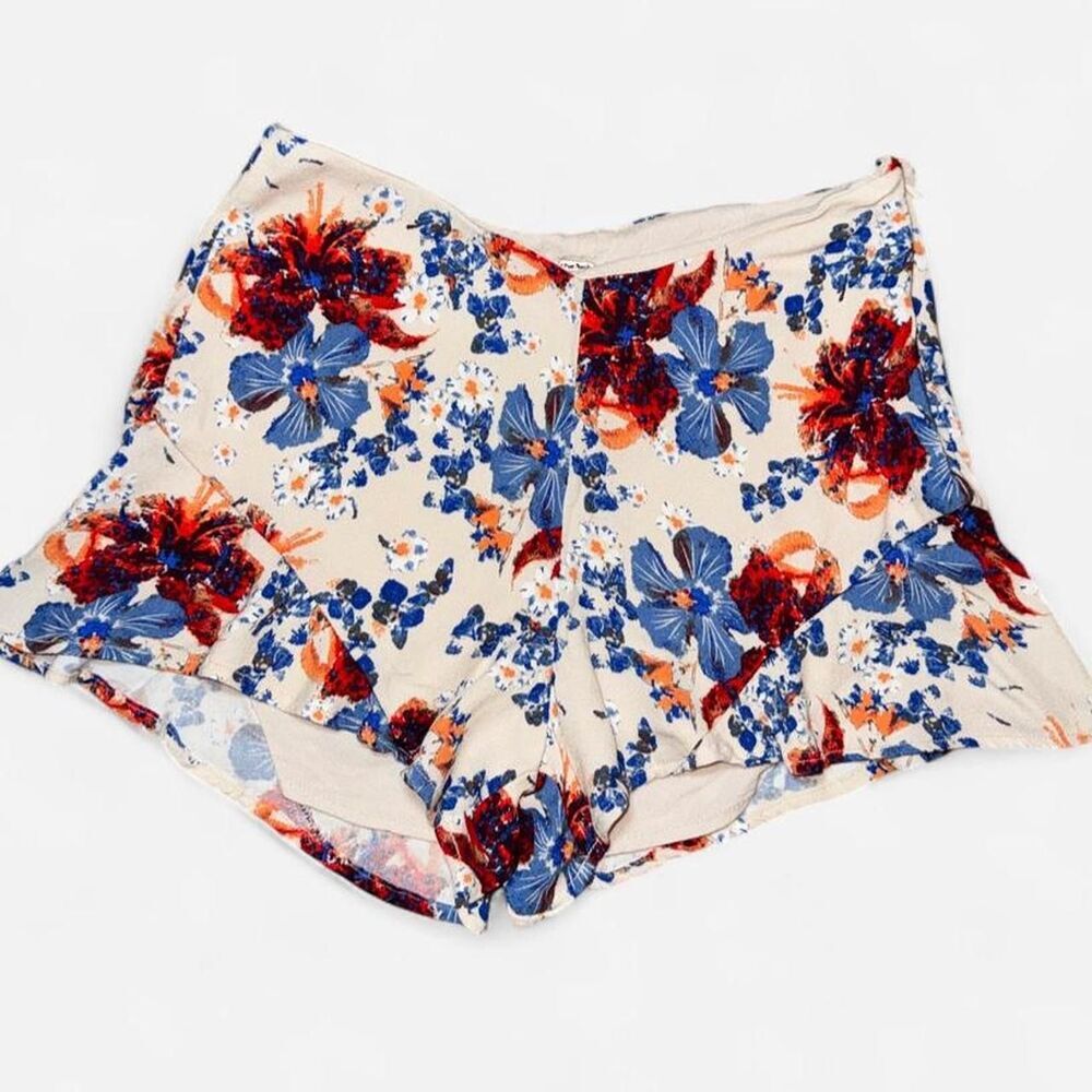 Free People Cream Floral Hotpants / Shorts with Flowy Ruffle Hem; Size 0